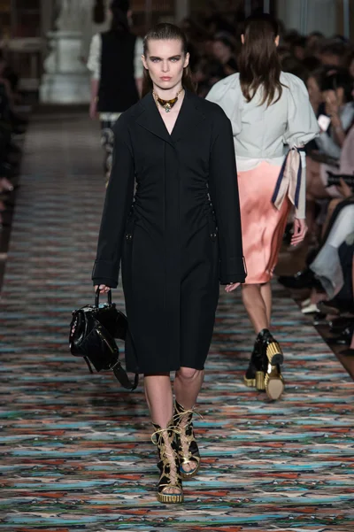 Look 14
